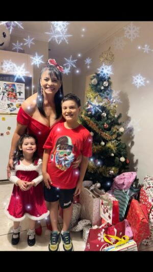 Tatiana Merino Instagram - Feliz con mis nietos
Feliz Navidad para todos 
#tatianamerino #australia