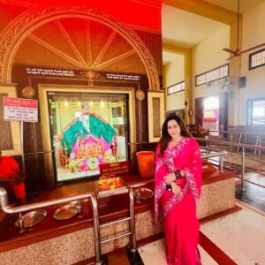Tejaswini Lonari Instagram - “माँचे दर्शन… मनाला शांती, आत्म्याला ऊर्जा 🌸🙏
देवीच्या चरणी साक्षात्कार घेत, नव्या उमेदीनं पुन्हा एक नवी सुरुवात!”
#jagdambamata #yeola