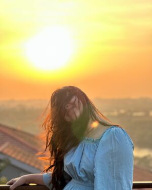 Tejaswini Pandit Instagram - With every sunset a new hope is born, and an old expectation dies.”- Noor Unnahar