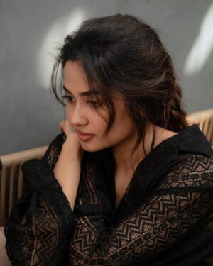 Teju Ashwini Instagram - 🖤

Shot by @irst_photography ✨✨
.
Location @stairwaytonirvanaa.in ✨✨