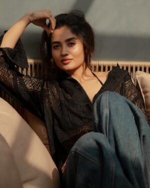 Teju Ashwini Instagram - 🖤

Shot by @irst_photography ✨✨
.
Location @stairwaytonirvanaa.in ✨✨