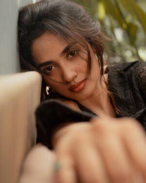 Teju Ashwini Instagram - 🖤

Shot by @irst_photography ✨✨
.
Location @stairwaytonirvanaa.in ✨✨
