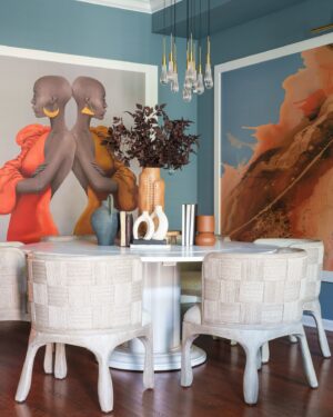 Tiffany Brooks Instagram - ✦◖ Bold art & sleek style ◗✦

Transformed this dining area into a statement space.

Swipe for the before →

.
.
.

#beforeafter #chicagointeriordesign #wallart #diningroomdesign
