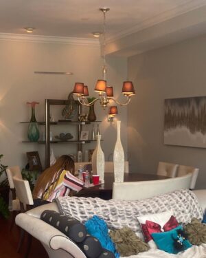 Tiffany Brooks Instagram - ✦◖ Bold art & sleek style ◗✦

Transformed this dining area into a statement space.

Swipe for the before →

.
.
.

#beforeafter #chicagointeriordesign #wallart #diningroomdesign