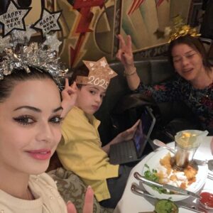 Tina Barrett Instagram - #happynewyear wishing you all health, wealth, happiness and prosperity for #2025 love ya 🥂🩷🎉🧚✨💋