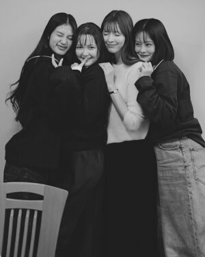 Tina Tamashiro Instagram - だいすきたち🫶🏻

私　笑いすぎて
信じられない顔になってるの(変わらない説)
ありがと❕とっても楽しかった日🩶

おばあちゃんになってもうるさそうな私達👵🏻🍷