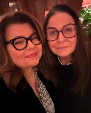 Titti Schultz Instagram - Vecka 4. Full rulle. 
Jobb, Umeå, opera, välja kök, dyrgrip, vänner, kalas, drömmöbel. 
#smärresammanfattning