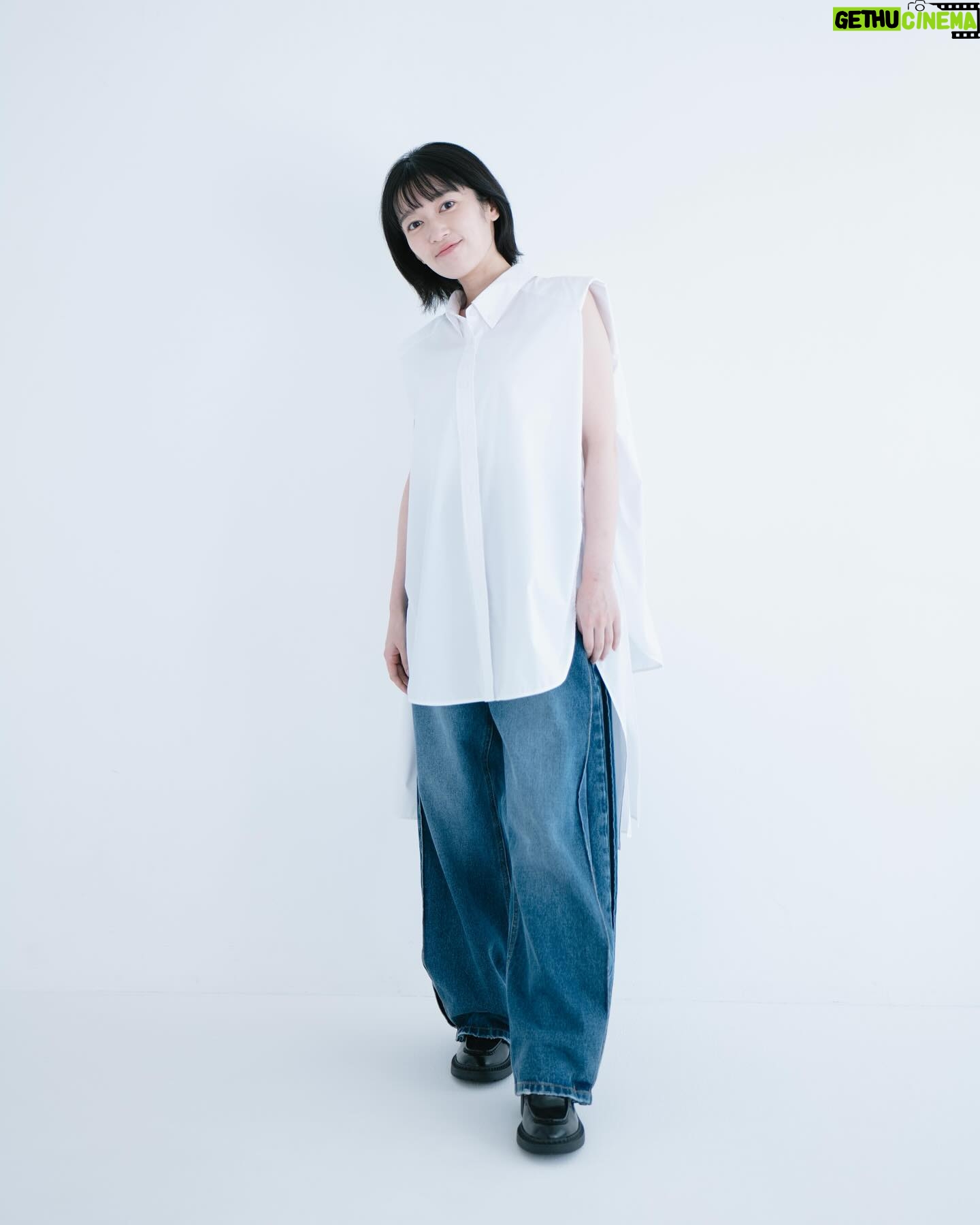 Tomoyo Kurosawa - 3.3K Likes - 心強いチームの皆様に助けていただき、新しい宣材写真🌱
2024年。
ひとりだったら乗り切れなかったな、と心から思います。
ひとりじゃなかったから今日まで辿り着けました。
いつも助けて、見守ってくれたチームのみんなに、感謝の気持ちが止まりません。
泣いてしまった日もあったけれど、結局、とてもいい一年になりました。しあわせです。
出会ってくださった全ての方に感謝です。
そして、いつも応援、ありがとうございます!
作品を通して恩返しができるよう、2025年も精進いたします。
みなさま、良いお年をお迎えください🙆✨
#2024