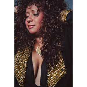 Tracie Thoms Instagram - Happy New Year, folks! 

This is how I wanna feel this year… Fun, playful, confident and free!!! I loved this impromptu ‘80s living room shoot! Let’s get creative this year! We’re going to need it!!

@alaynabellprice gave me the outfit. @ricardoferrise2 gave me the wig (I bought one so you will be seeing her again!). My love @vududaddy, and dear friend @damu_malik_photo (please hire him!!!!) took the photos. @designrgrl did my cool neon makeup. It was a time!