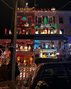 Tracie Thoms Instagram - Miracle on 34th Street on Christmas Eve! A family tradition since forever!!! Merry Christmas!!! #ABaltimoreChristmasHon