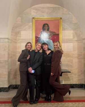 Tracy Pollan Instagram - And us girls hanging with @michelleobama