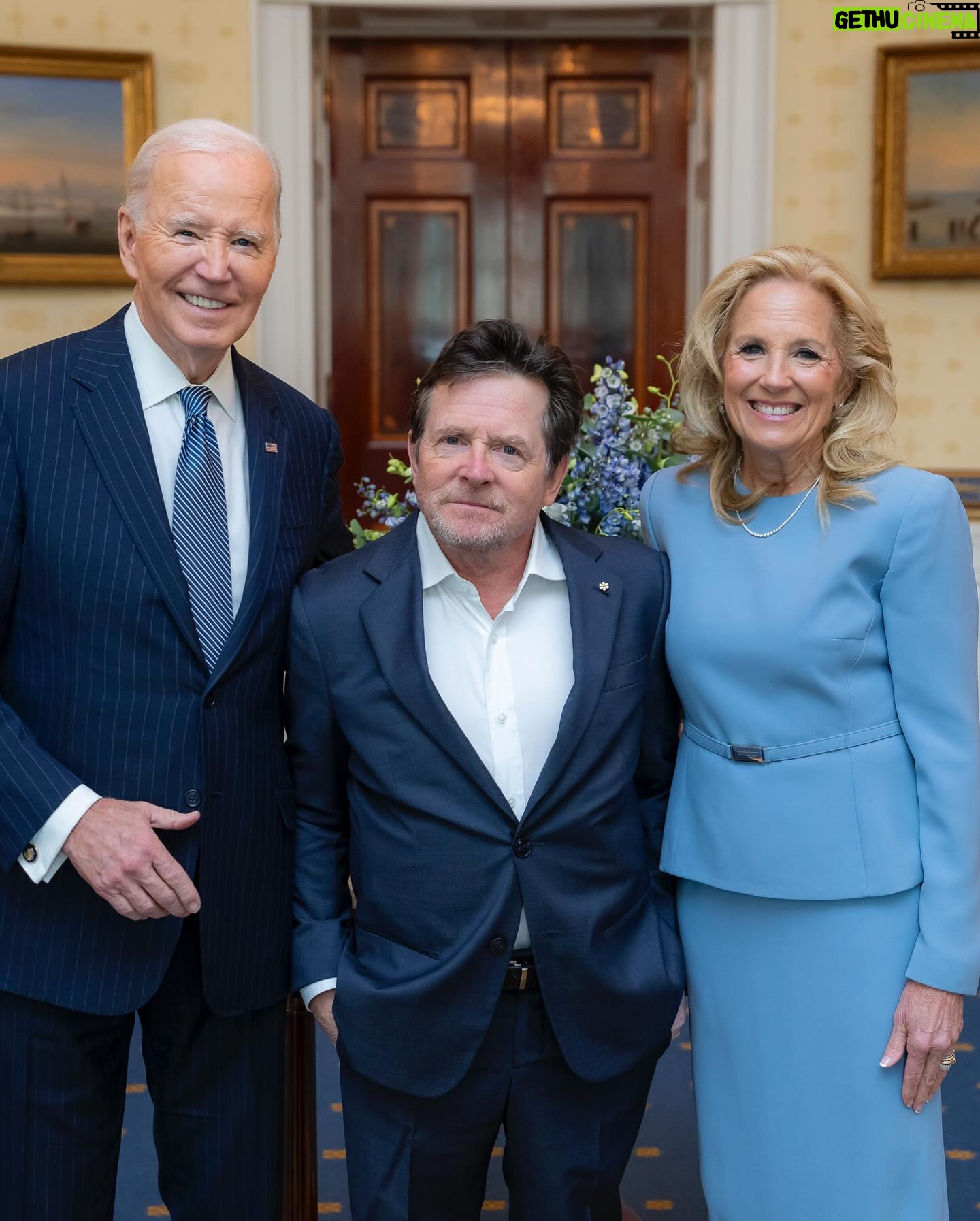 Tracy Pollan - 53.9K Likes - What an awesome experience to see these extraordinary citizens receive the Presidential Medal of Freedom. I may be biased, but my own personal favorite was watching @realmikejfox awarded the honor
A few favorite pics from the ceremony