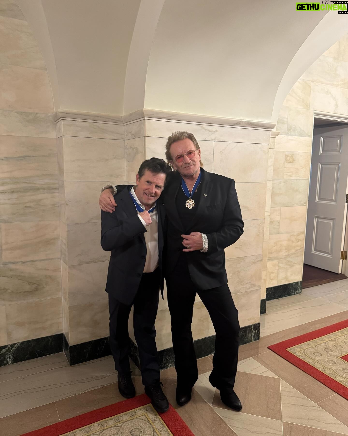 Tracy Pollan - 53.9K Likes - What an awesome experience to see these extraordinary citizens receive the Presidential Medal of Freedom. I may be biased, but my own personal favorite was watching @realmikejfox awarded the honor
A few favorite pics from the ceremony