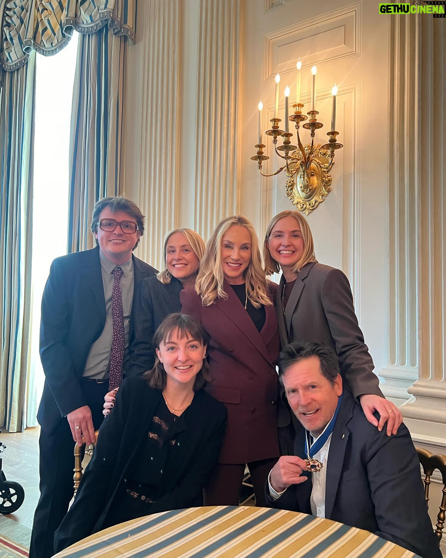 Tracy Pollan - 53.9K Likes - What an awesome experience to see these extraordinary citizens receive the Presidential Medal of Freedom. I may be biased, but my own personal favorite was watching @realmikejfox awarded the honor
A few favorite pics from the ceremony