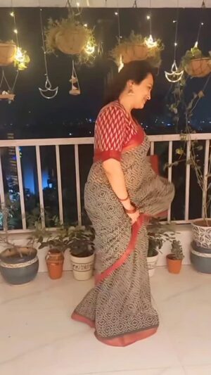 Trupti Bhoir Instagram - Let's celebrate Diwali with Me 👉 @truptibhoir_

Happy Diwali to you too! 😊✨ All My lovely friends and relatives 

May this festival of lights bring you joy, prosperity, and good health. Wishing you a wonderful celebration filled with love, laughter, and delicious sweets! 🪔❤️
.
.
.
.
#trendingnow 
#reelitfeelit
#viralreels 
#diwalicelebration 
#instalike