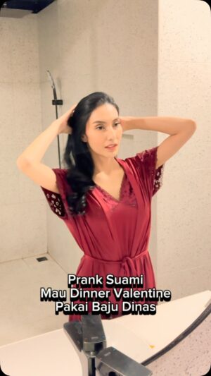 Tyas Mirasih Instagram - DILAHAP SUAMI?? 🤫❤️ 

Hari Valentine jadi makin romantis bareng @secretclean.id biar nyaman dan suami makin lengket🥰♥️
#RomanticCare
#IntimateLove 
#SecretClean