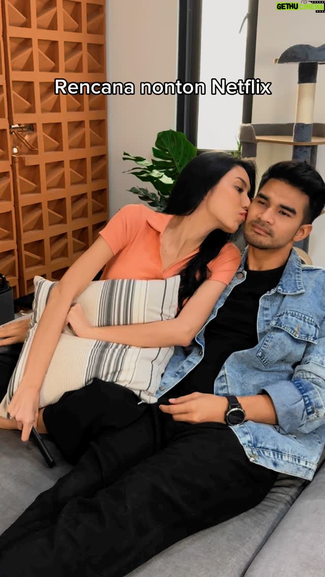 Tyas Mirasih - 3.6K Likes - Emang tidak segala hal berjalan sesuai dgn rencana kita. Hujan emang suka membuat rencana sendiri😂