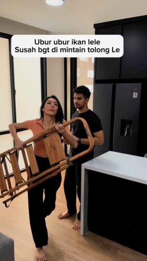 Tyas Mirasih Instagram - Dimintain tolong pada budek banget! Ibu ibu senasib ngga sih? 😤