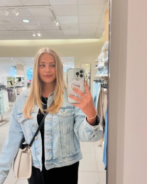 Ulrika Jonsson Instagram - My beautiful Bo Eva Coeur. 
Today you’re 24 which is a miracle on so many levels.
You’re a whirlwind; a gritty, determined, ambitious and crazy prawn.
You rarely pause for breath. You’re not light on your feet; a powerhouse to be reckoned with. A bulldozer. Nothing stands in your way and you’re prone to the odd diva flourish and  no one should be near you when you’re hangry.
But you’re caring and consistent.
I’m excited for your future. 
As long as you remember to stop and smell the roses from time to time.
Love you, Bobilitis.
Mamma xxx

#chd
#chdwarrior