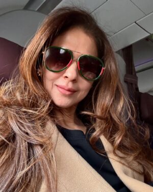 Urmila Matondkar Instagram - 🤎🤎🤎
Love Gratitude Grace Dignity Positivity Peace 🙏🏻😇