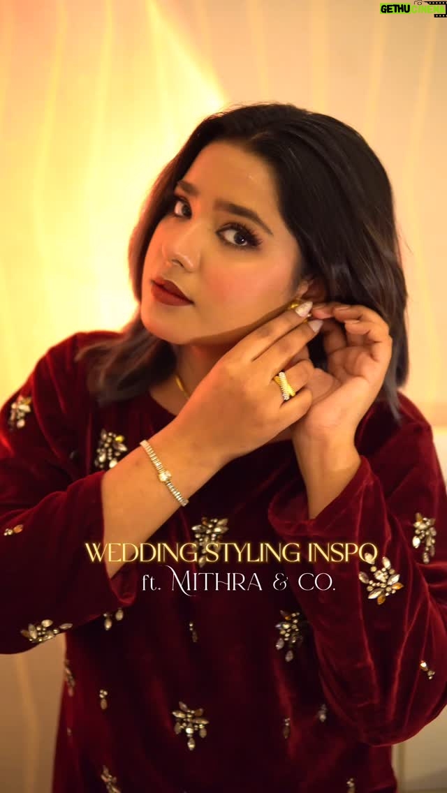 Uroosa Khan - 1K Likes - Shadi season inspo ft. @mithraandco 💍💎
🎶 @therealkazinama
#stylinginspo #jewelrystyling #weddingstyling