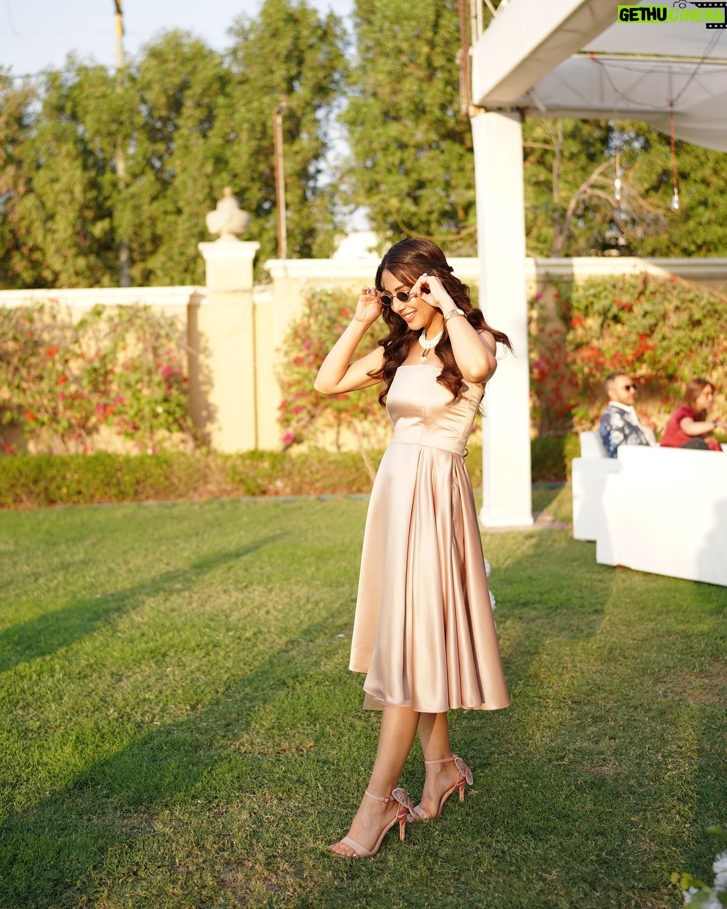 Ushna Shah - 91.8K Likes - An early birthday kinda Sunday..
Thanks husband for spoiling me rotten & as always treating me to a beautiful birthday 😙 & thx Juni bhai & Kiran for your gorgeous home 🤗 and thank u to everyone who came & made this so special ♥️
Dress @karishmakewalramaniofficial ♥️
Hair @haristhestylist
Makeup @goshi.makeupartist
Team @nabila_salon for always putting up with my frantic-ness & doing such a great job ♥️
👠 since so many asking @insignia_shoes