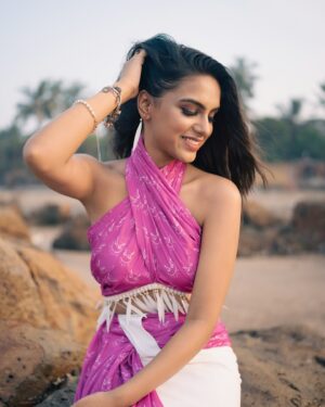 Vaidehi Nair Instagram - The magic in new beginnings is truly the most powerful of them all ✨🩷
-
-
Designed by @vaidehii_nair 
Tailored by @maansboutiqueofficial 
Photographer @trilochan_bhawedi 
MUA @mukesh_makeup_artisth 
-
-
-
-
-
-
-
-
-
#dreamcatchers #foryoupage #fyp #style #designer #vaidehiinair #fashiondesigner