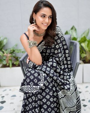 Vaidehi Nair Instagram - देसी vatavaran 🤍
-
-
-
Shot by @skyproduction970 @skykhatwal4140 
MUA @shivamaggarwalmua 
Hair @hair_artist_diksha 
-
-
-
-
-
-
-
-
-
-
#vaidehiians #fyp #indian #desi #traditional #vaidehiinair #insta