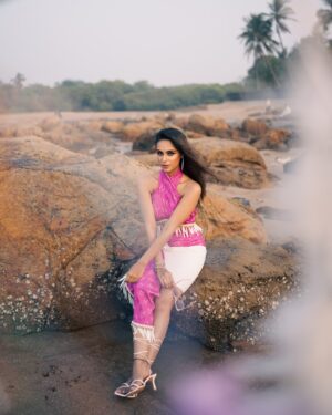 Vaidehi Nair Instagram - The magic in new beginnings is truly the most powerful of them all ✨🩷
-
-
Designed by @vaidehii_nair 
Tailored by @maansboutiqueofficial 
Photographer @trilochan_bhawedi 
MUA @mukesh_makeup_artisth 
-
-
-
-
-
-
-
-
-
#dreamcatchers #foryoupage #fyp #style #designer #vaidehiinair #fashiondesigner