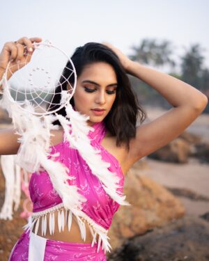 Vaidehi Nair Instagram - The magic in new beginnings is truly the most powerful of them all ✨🩷
-
-
Designed by @vaidehii_nair 
Tailored by @maansboutiqueofficial 
Photographer @trilochan_bhawedi 
MUA @mukesh_makeup_artisth 
-
-
-
-
-
-
-
-
-
#dreamcatchers #foryoupage #fyp #style #designer #vaidehiinair #fashiondesigner