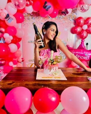 Vaidehi Nair Instagram - This time I mean it when I say I am 18!!
Finally legal 🔞
-
-
-
-
Cake by @dynamiccake_india 
Decoration by @uniqe_balloons_decoration 
-
-
-
-
-
-
-
-
-
#vaidehiians #birthday #18 #legal #fyp #featureme #vaidehiinair #trending