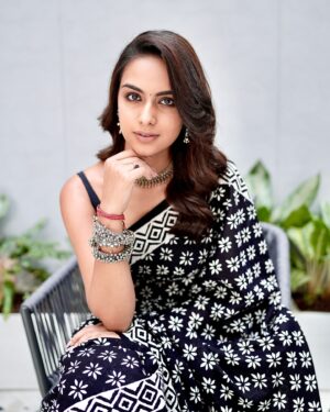 Vaidehi Nair Instagram - देसी vatavaran 🤍
-
-
-
Shot by @skyproduction970 @skykhatwal4140 
MUA @shivamaggarwalmua 
Hair @hair_artist_diksha 
-
-
-
-
-
-
-
-
-
-
#vaidehiians #fyp #indian #desi #traditional #vaidehiinair #insta