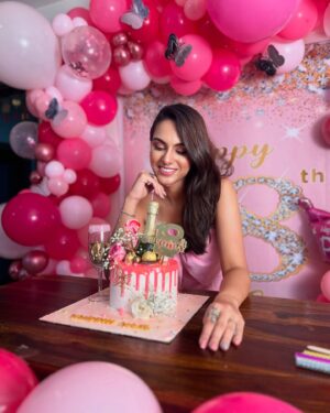 Vaidehi Nair Instagram - This time I mean it when I say I am 18!!
Finally legal 🔞
-
-
-
-
Cake by @dynamiccake_india 
Decoration by @uniqe_balloons_decoration 
-
-
-
-
-
-
-
-
-
#vaidehiians #birthday #18 #legal #fyp #featureme #vaidehiinair #trending