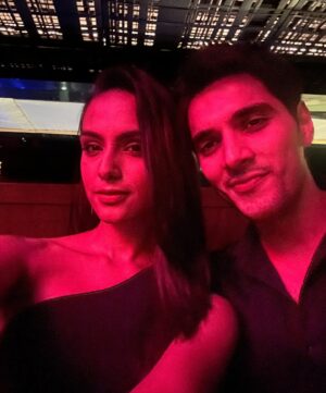 Vaidehi Nair Instagram - “Good food, good times, and great company” 
At @leviitatebar 
@trutalent.management 
@vaidehii_nair 🥂