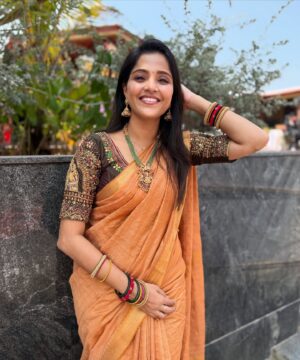 Vaishali Thaniga Instagram - The Grace of a Saree will Never Get Fades ❤️ Since many of you requested me to post these pictures as post , I’m posting it now ❤️😍 saree grace will never get fades , likewise the love i have on my lovely fans will never get fades ❤️ love you all my Insta familyyy thanks for all the love and immense support you guys shower on me always 😍❤️😍

#sareelover #saree #indian #traditional #outfit #outfitoftheday #shootingdiaries #traditionalattire #instapost #instalove #instadaily #instafashion #fashionstyle #styleblogger #sareeindia 

Saree @sarvatva.chennai ❤️

Which outfit suits me ?