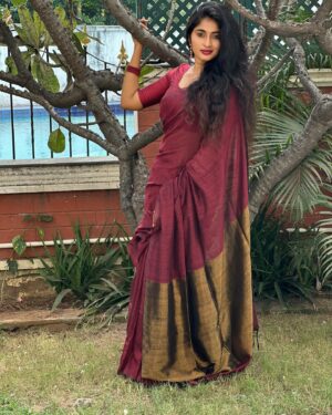 Vaishnavi Arulmozhi Instagram - 🤎
Saree: @kaithari_studio