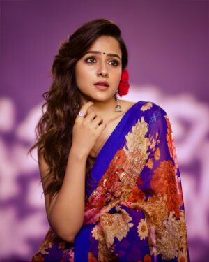 Vaishnavi Chaitanya Instagram - 🌹✨
.
.
.
Assist by @_being_mini_ 
Saree @issadesignerstudio 
Makeup @makeupbysiva 
Hair @hairbyvenky 
Shot by @chinthuu_kliicks 
Outreach @kudipudivijaykumar97 
.
.
#fashion #traditional #saree #vibe