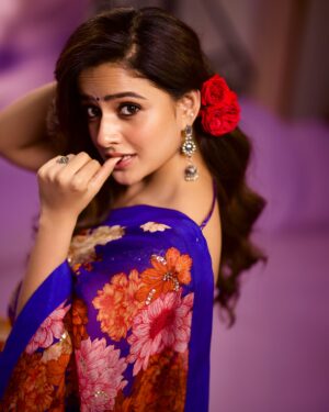 Vaishnavi Chaitanya Instagram - 🌹✨
.
.
.
Assist by @_being_mini_ 
Saree @issadesignerstudio 
Makeup @makeupbysiva 
Hair @hairbyvenky 
Shot by @chinthuu_kliicks 
Outreach @kudipudivijaykumar97 
.
.
#fashion #traditional #saree #vibe
