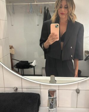 Valeria Ros Instagram - Outfits y makeup LA REVUELTA 💖 @virginia_mcarnino @carpantis