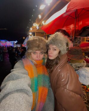 Vanessa Aleksander Instagram - świeć gwiazdeczko świeć by arka noego playing in the bg // (w zeszłym spóźniłam się z bożonarodzeniowym postem, więc uznałam, że w tym roku będę pierwsza lol) #merrychrysler #fotośmietnik #święta 🎄❤️