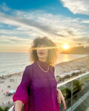 Vanessa da Mata Instagram - 🌞 Bom dia, boa tarde no seu pomar! Quantas coisas aconteceram desde q a terra deu essa volta imensa no sol. Meu aniversário cercada de amigos de verdade, gente que eu amo, que me ama! 

Centenas de mensagens de aniversário em todas as redes. Obrigada pelo carinho, passarinhos! Ele é recíproco. 🌹🐦