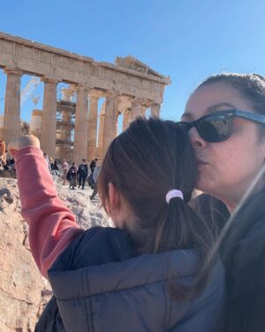 Vasiliki Andritsou Instagram - Βόλτα στην Ακρόπολη.. νιώθω σα να είμαι σπίτι μου, μου είπε η Ανθένια.. τι χαρά💖