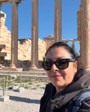 Vasiliki Andritsou Instagram - Βόλτα στην Ακρόπολη.. νιώθω σα να είμαι σπίτι μου, μου είπε η Ανθένια.. τι χαρά💖