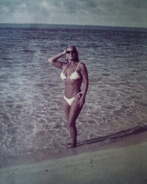 Vera Fischer Instagram - BORA-BORA 🇵🇫TAHITI
🌊🐬 — 2005 —💦🐠☀️
#tbtdaverafischer