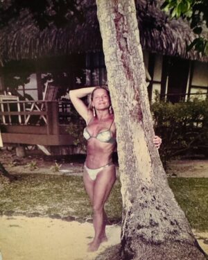 Vera Fischer Instagram - BORA-BORA 🇵🇫TAHITI
🌊🐬 — 2005 —💦🐠☀️
#tbtdaverafischer