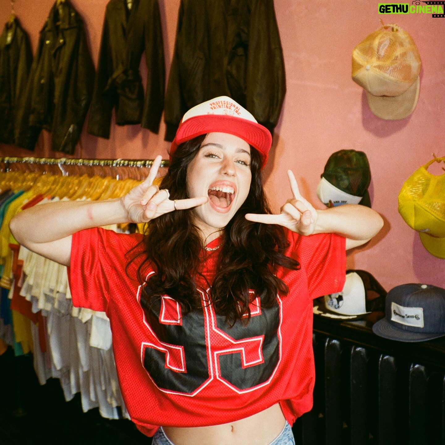 Victoria Azevedo - 1.3K Likes - We like jerseys now