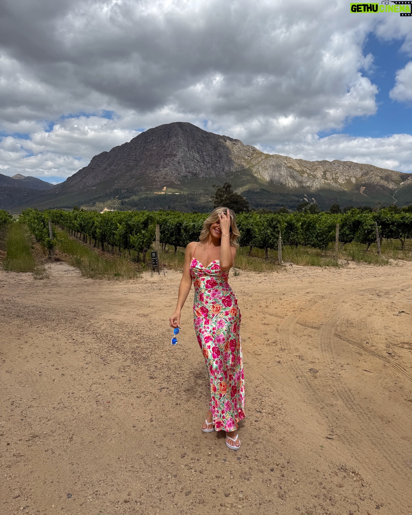 Victoria Spence - 6.8K Likes - South Africa 2024: The one where I turned 30 and got engaged 🥹🥳🥰(swipe to the end to see the actual reality of our engagement😭😂)
I feel like we've just experienced the trip of a lifetime, and I fear that we will never ever be able to top the memories we made.
We have never eaten so much 10/10 food and drank so much wine (that doesn't give you a hangover🤩) & honestly, If you’re not already engaged, do it on holiday, because the amount of free glasses/ bottles of champagne you get is just amazing 😂- we proper milked it!
I just feel like the luckiest girl in the world & so so grateful.
I have a whole South Africa highlight with recommendations, advice etc, so if you're going or thinking of going- check that out ❤️❤️ #southafrica #capetown #engagement