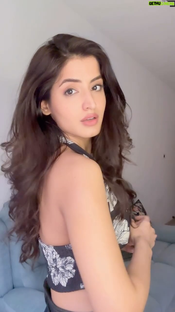 Vinali Bhatnagar - 13.9K Likes - I promise the second part is better!
.
.
.
.
#instablog #mood #igers #love