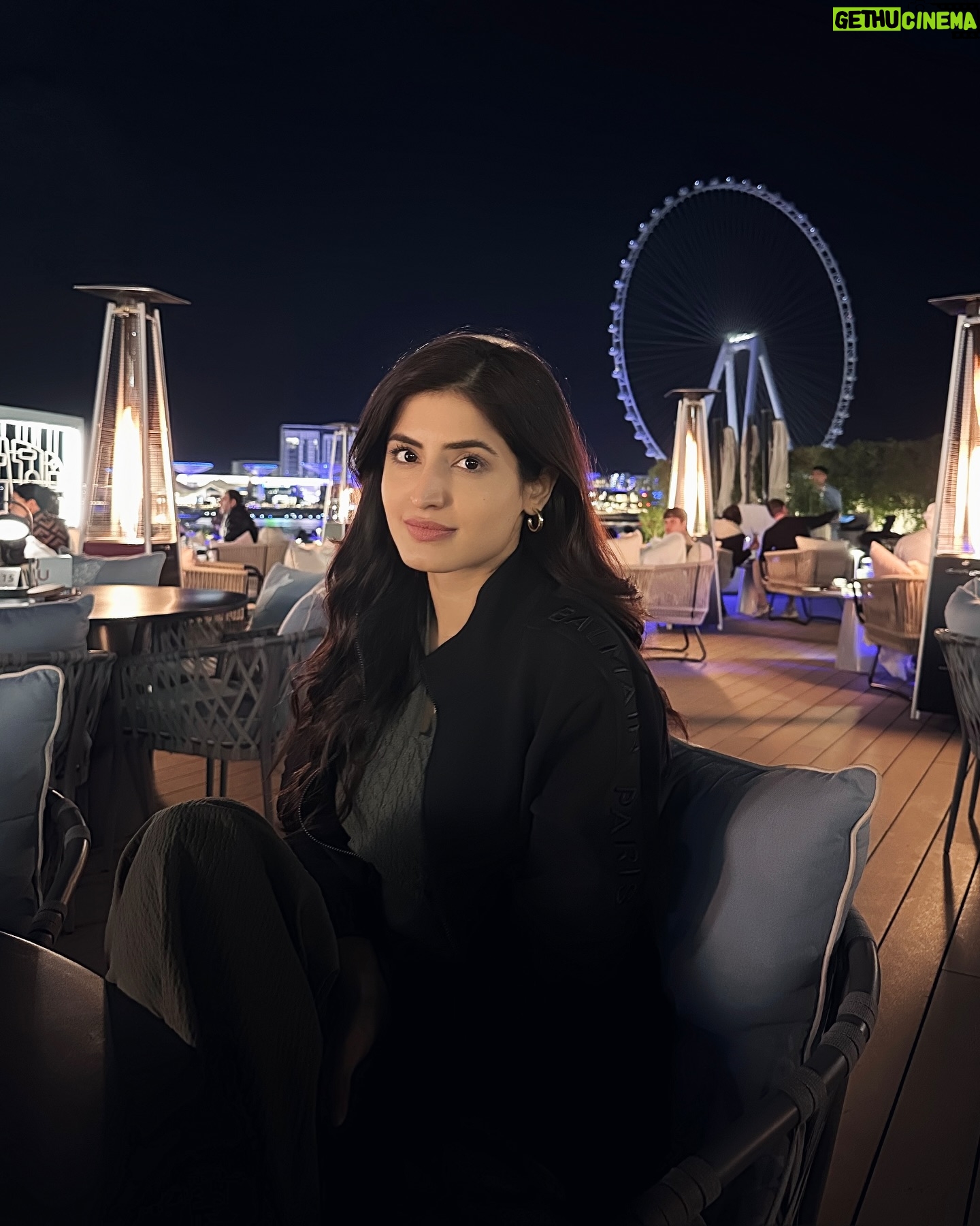Vinali Bhatnagar - 13.6K Likes - My face doesn’t hint how cold i was❄️
.
.
.
.
#dubai #beach #instago #newyear