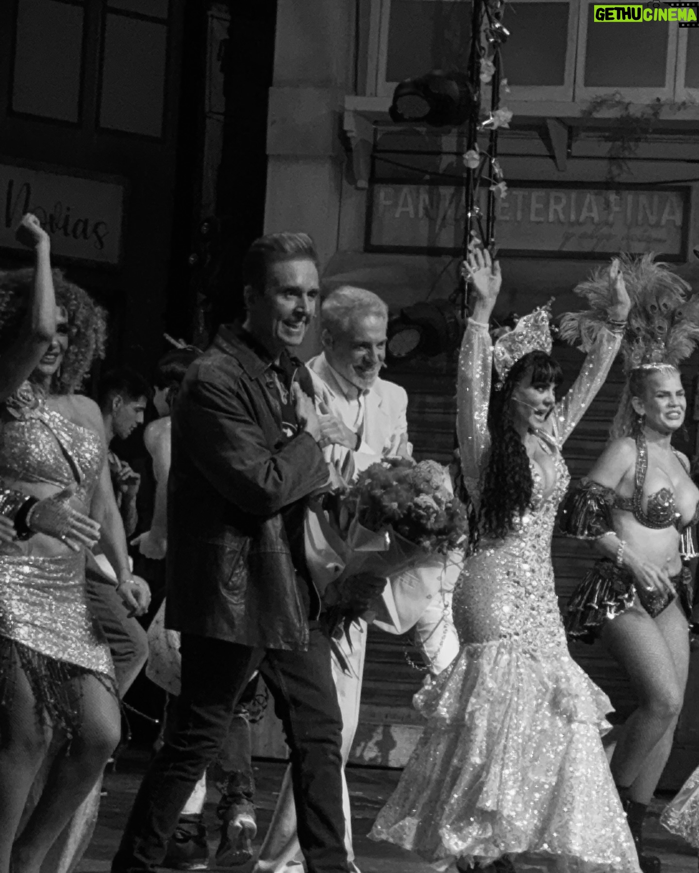 Violeta Isfel - 37.8K Likes - @bisognodaniel
Luz y progreso para tu alma 🙏🏻
🕊️🌌🎆 vuela y brilla alto.
Agradezco a la Divinidad quien me permitió compartir juntos una de nuestras pasiones…
El escenario 🎭
Gracias por cada abrazo, por cada carcajada, por cada charla y permitirme convivir con tu hermosa hija 🫂 a quien espero poder abrazar pronto.